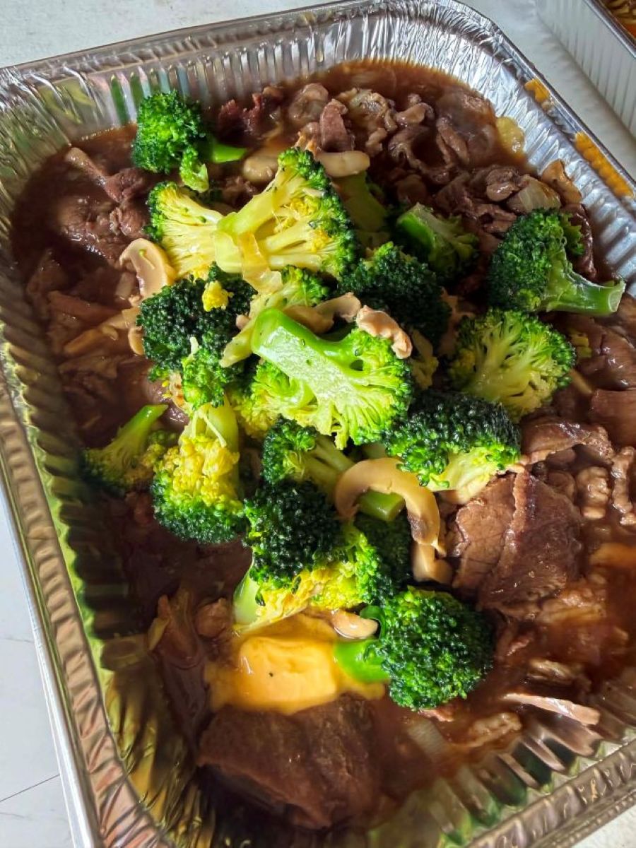 Beef Broccoli and Mushrooms tray